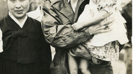 [사진] 6.25 당시 전쟁고아의 아버지 '딘 헤스' 대령 별세
