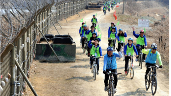 자전거 타고 민통선의 봄 만끽하세요