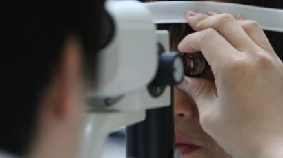 각막염 증상 "렌즈 끼면 보이지 않는 염증이…" 관리 방법은?