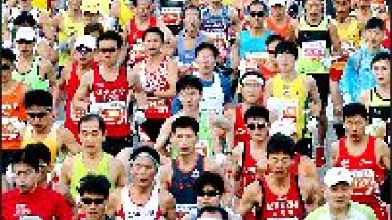 15일 서울 국제 마라톤 개최해… 교통 통제 조심!