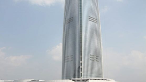 롯데월드타워 100층 돌파…올해 말 123층 세운다