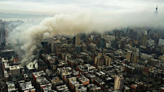 [사진] 뉴욕 맨해튼 건물 화재 현장 모습보니…