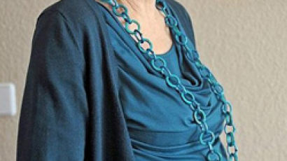 독일 다산의 여왕…65세에 네 쌍둥이 임신