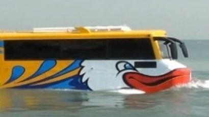 수륙양용버스 국내 첫선…육지에서 최고시속 140km, 물 위에선?