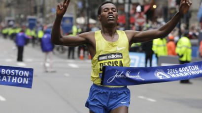 [사진] “보스턴은 강하다” 2013년 보스턴 마라톤 테러 당시 우승자 2번째 우승