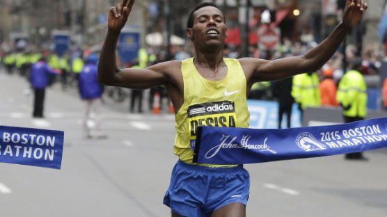 [사진] “보스턴은 강하다” 2013년 보스턴 마라톤 테러 당시 우승자 2번째 우승