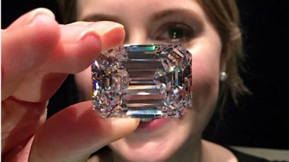 100캐럿 무결점 다이아몬드, 입찰 3분만에 240억원에 팔려