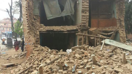 "3시간마다 여진에…" 네팔 현지 가이드가 전하는 지진 현장 