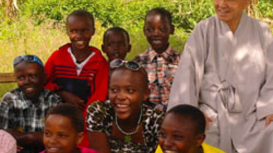 지구촌 공생회 월주 스님, 케냐 오지에 학교 기증