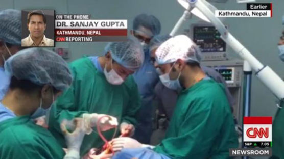 네팔 지진 취재 CNN 의학기자, 현지서 뇌수술 집도