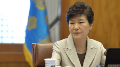 박 대통령, 국민연금 명목소득대체율 인상에 대해 "국민 동의 구해야"