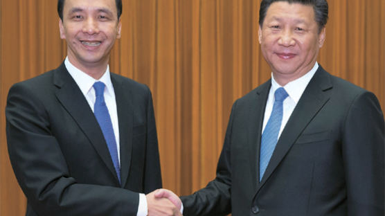 주리룬 만난 시진핑 “하나의 중국 합의 지켜야” 
