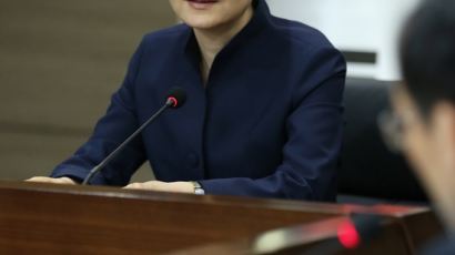 박 대통령, 경제활성화법안 미처리에 "국민위한 정치인가" 비판