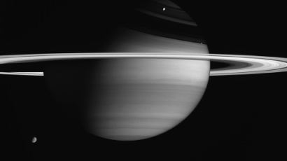 토성의 위성 "어딘가에서 온천 활동이 감지돼" 생명체는?