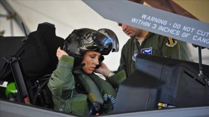 미국 공군 첫 F-35 여성 조종사 탄생, 마우 중령, 4년간의 훈련 끝내고 88번째 조종사