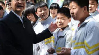 원자바오 전 중국 총리, 시골 중학교서 지리 수업