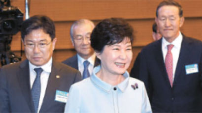 “박 대통령 해외순방 효과, 1150억 달러 신시장 개척”