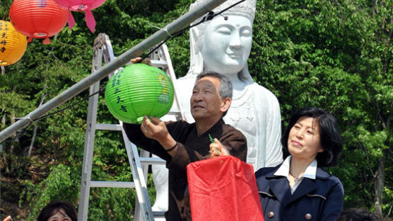[사진] 부처님 미소처럼 … 대전을 밝힐 연등 