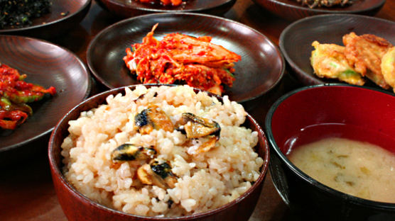 [오늘 점심 뭐 먹지?] 청수정 - 소박한 듯, 푸짐한 홍합밥 상차림