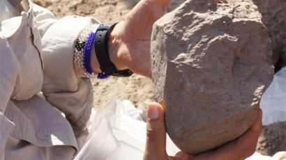 330만년전 인류 최고 석기 발견…최초 인류의 솜씨 보니 '신기'