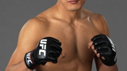 UFC 187 김동현, 조쉬 버크만 맞아 3R 트라이앵글 초크로 승리… '위기 없었다'