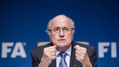 블래터 FIFA 회장 5선 성공… 주위의 반대에도 불구하고 꿋꿋이?