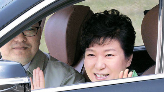 [사진] 자율주행차 운전대 손 놓은 박 대통령 
