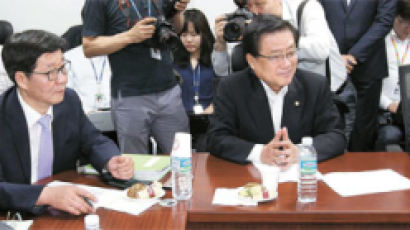 친박 27명, 국회법 성토 … “유승민 관둬야 당청관계 회복”