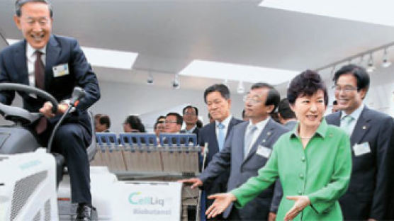 [사진] 박 대통령 “상식 깬 거북선 탄생한 여수, 바이오 전초기지로” 