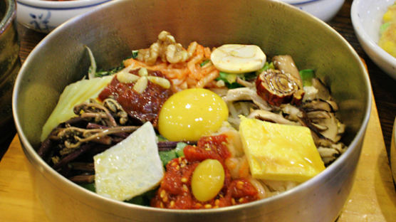 [오늘 점심 뭐 먹지?] 고궁(古宮) - 형형색색 먹기 아까울 정도로 정갈한 전주비빔밥