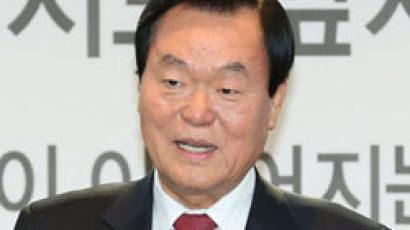 “김형욱, 박정희를 독재자로 비난했지만 근대화 업적 이룬 ‘위대한 인물’ 로도 표현”