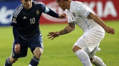 아르헨티나, 우루과이 1-0으로 꺽고 조 선두 등극…아궤로의 거침없는 승리골
