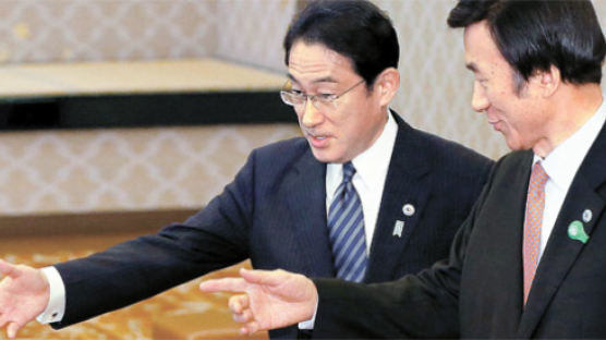 박 대통령·아베, 양국 '수교 50돌'행사 교차 참석