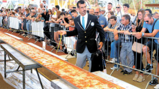 [사진] 1.6㎞ 세계 최장 피자
