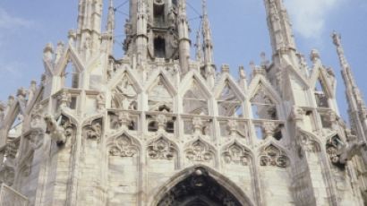 한국인이 날린 드론, 밀라노 두오모 성당에 충돌 …피해는 미미, 법적 처벌 받나?