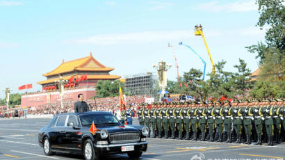 중국군, 천안문에서 군사 퍼레이드 하는 까닭은?