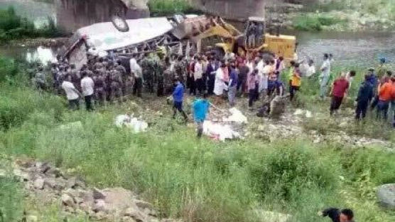 [속보]중국 연수 한국 공무원 태운 버스 추락…20여명 사상