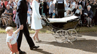 [사진] 영국 샬럿 공주 세례식에 온 로열패밀리 