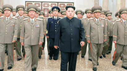 [사진] 김정은, 금수산태양궁전 참배
