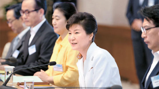 박 대통령 “북, 대화 의지 비쳐” … 나진·하산 통한 경협 추진