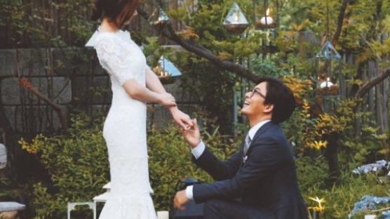 배용준♥박수진 결혼식, 지인들 사이 '백허그', 무릎꿇은 로맨틱 프러포즈 "우리 수진이"