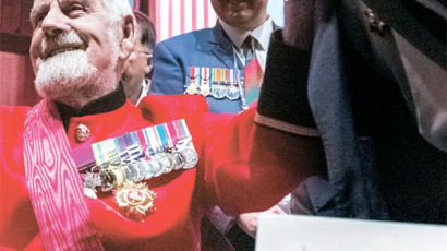 [사진] 정전협정 62주년 … 훈장 받은 88세 영국 참전용사