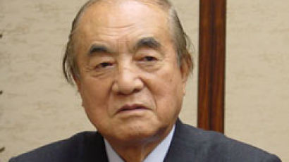나카소네 “일본, 아시아 침략 솔직한 반성 필요”