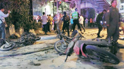 방콕 도심 관광지서 폭탄 터져 최소 27명 숨져