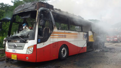 중국 관광객 태운 버스 서해안고속도로서 불