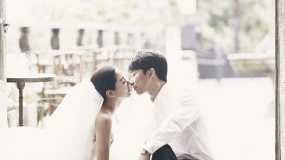 이소연 9월 결혼, 청순하고 우아한 자태의 웨딩드레스 입은 웨딩화보 공개