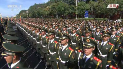 "인민해방군 30만명 감축" 시진핑, 열병식날 전격 선언