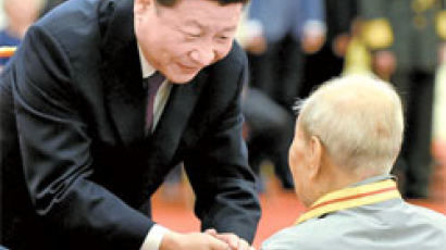 시진핑, 팔로군 출신 96세 일본인에게 자리 찾아가 항일훈장