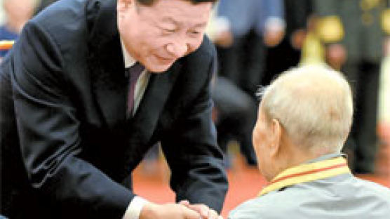 시진핑, 팔로군 출신 96세 일본인에게 자리 찾아가 항일훈장