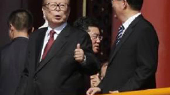 장쩌민 열병식 보며 '엄지척' 사진 화제